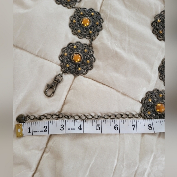 VTG Bronze Tone & Amber Lucite Flower Hippie Chain Belt w/ Rhinestone Ac… - Picture 10 of 13
